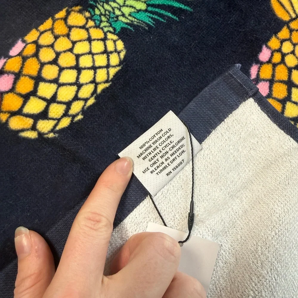 NWT Vera Bradley Pineapple Beach Towel Retired Pattern